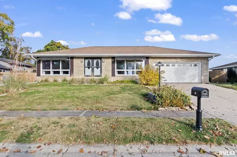20 Providence Ln, Springfield, IL 62711