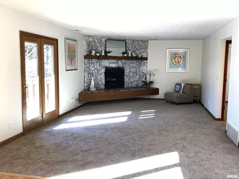 Living - 77 Country Pl, Springfield, IL 62703 photo 1 of 14