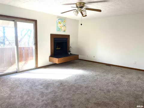 Living - 77 Country Pl, Springfield, IL 62703 photo 9 of 14