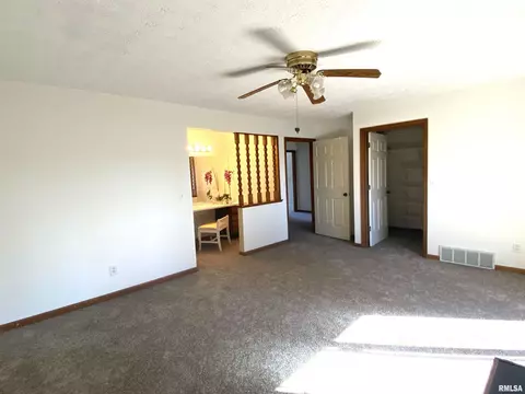 Bedroom - 77 Country Pl, Springfield, IL 62703 photo 2 of 12