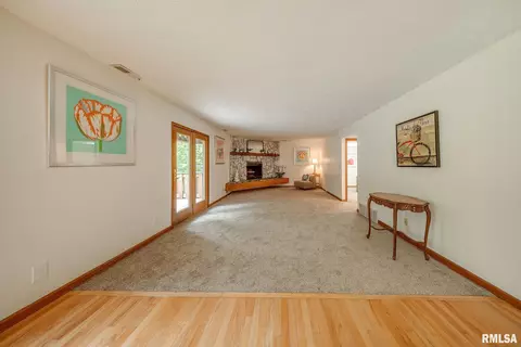 Living - 77 Country Pl, Springfield, IL 62703 photo 10 of 14