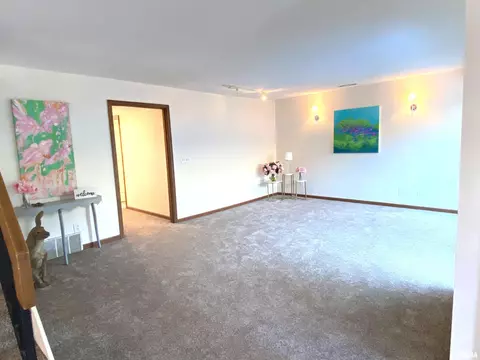Living - 77 Country Pl, Springfield, IL 62703 photo 7 of 14