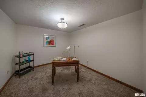 Bedroom - 77 Country Pl, Springfield, IL 62703 photo 9 of 12