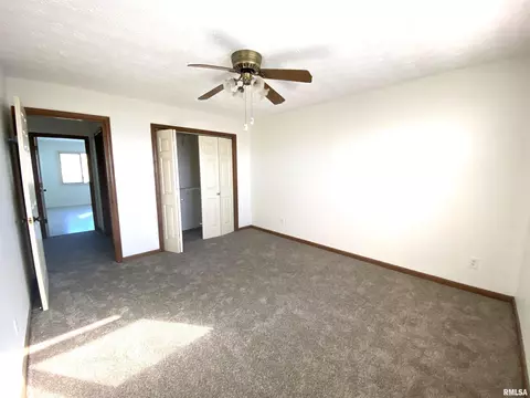Bedroom - 77 Country Pl, Springfield, IL 62703 photo 4 of 12