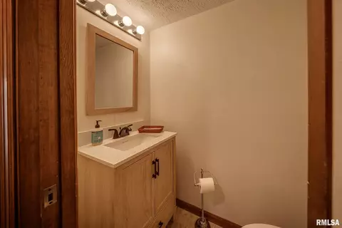 Bath - 77 Country Pl, Springfield, IL 62703 photo 7 of 8