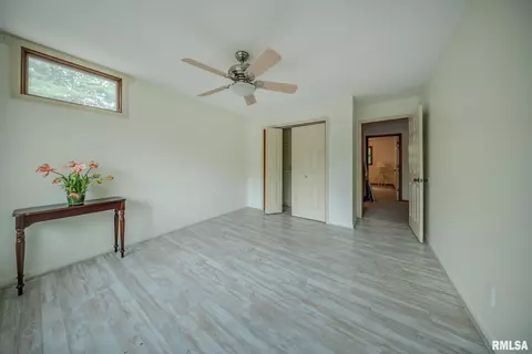 Bedroom - 77 Country Pl, Springfield, IL 62703 photo 1 of 12