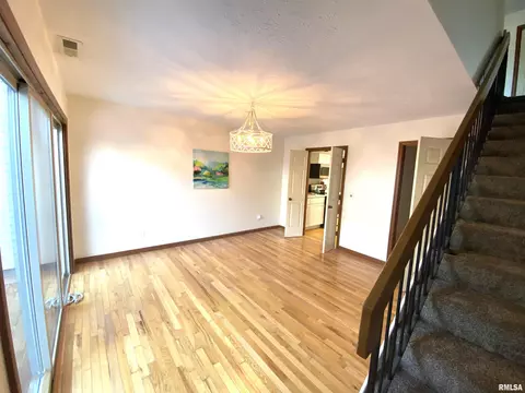 Living - 77 Country Pl, Springfield, IL 62703 photo 6 of 14