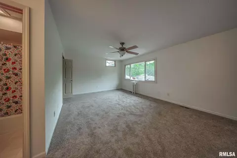 Bedroom - 77 Country Pl, Springfield, IL 62703 photo 11 of 12