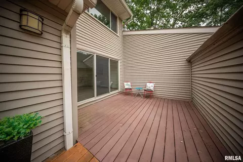 Exterior - 77 Country Pl, Springfield, IL 62703 photo 9 of 12