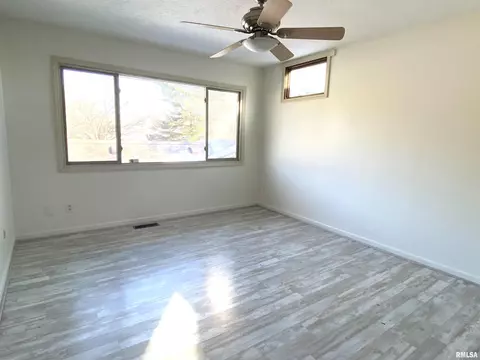 Bedroom - 77 Country Pl, Springfield, IL 62703 photo 5 of 12