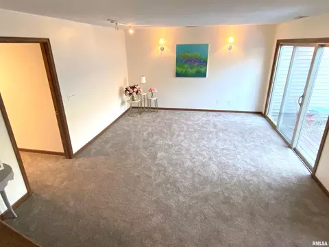 Living - 77 Country Pl, Springfield, IL 62703 photo 8 of 14