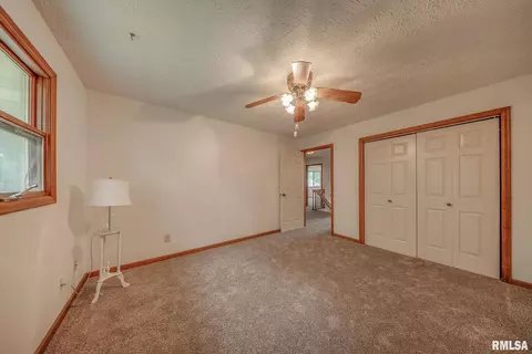 Bedroom - 77 Country Pl, Springfield, IL 62703 photo 7 of 12