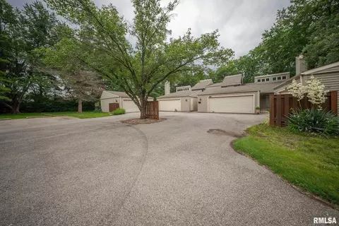 Exterior - 77 Country Pl, Springfield, IL 62703 photo 11 of 12