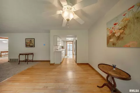 Entry Way - 77 Country Pl, Springfield, IL 62703 photo 4 of 4