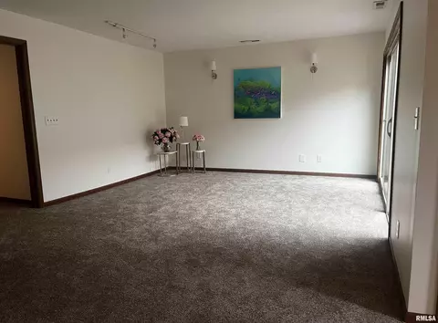 Living - 77 Country Pl, Springfield, IL 62703 photo 5 of 14