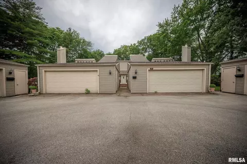 Exterior - 77 Country Pl, Springfield, IL 62703 photo 10 of 12
