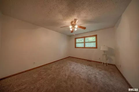 Bedroom - 77 Country Pl, Springfield, IL 62703 photo 6 of 12
