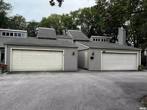 Exterior - 77 Country Pl, Springfield, IL 62703 photo 3 of 12