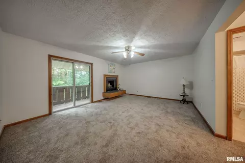 Living - 77 Country Pl, Springfield, IL 62703 photo 14 of 14