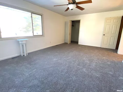 Bedroom - 77 Country Pl, Springfield, IL 62703 photo 3 of 12