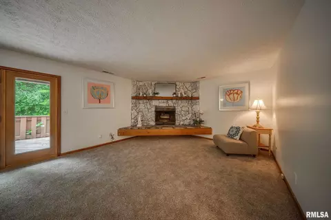 Living - 77 Country Pl, Springfield, IL 62703 photo 11 of 14
