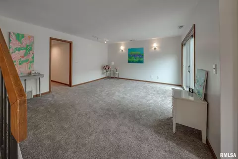 Living - 77 Country Pl, Springfield, IL 62703 photo 12 of 14