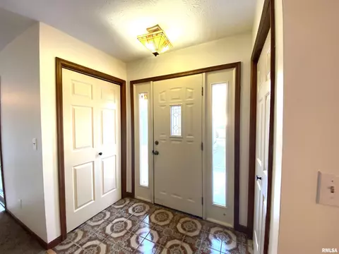 Entry Way - 77 Country Pl, Springfield, IL 62703 photo 2 of 4