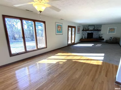Living - 77 Country Pl, Springfield, IL 62703 photo 3 of 14