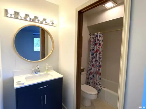 Bath - 77 Country Pl, Springfield, IL 62703 photo 4 of 8