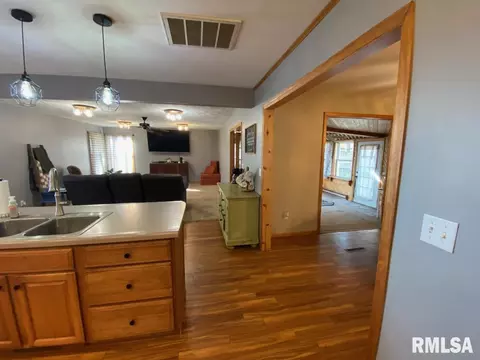 348 S Alkire St, Greenview, IL 62642 photo 5