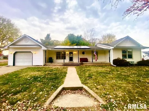 348 S Alkire St, Greenview, IL 62642