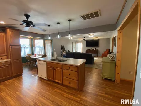 348 S Alkire St, Greenview, IL 62642 photo 8