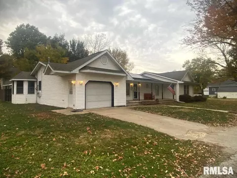 348 S Alkire St, Greenview, IL 62642 photo 2