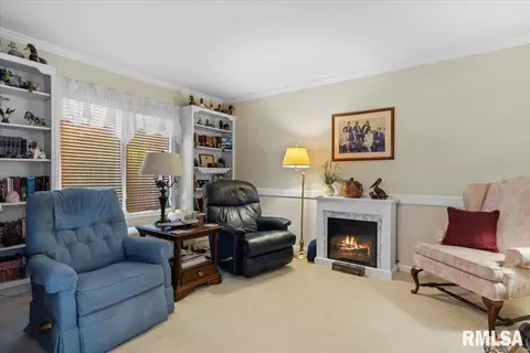 Living - 3516 Glengate Dr, Springfield, IL 62711 photo 5 of 5