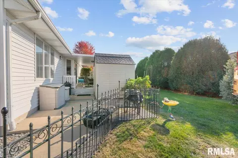 Exterior - 3516 Glengate Dr, Springfield, IL 62711 photo 4 of 7
