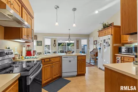 Kitchen - 3516 Glengate Dr, Springfield, IL 62711 photo 4 of 4