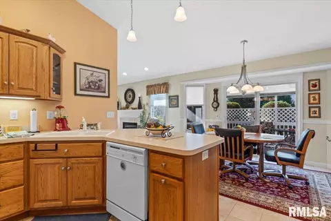 Kitchen - 3516 Glengate Dr, Springfield, IL 62711 photo 3 of 4