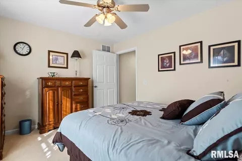 Bedroom - 3516 Glengate Dr, Springfield, IL 62711 photo 9 of 10