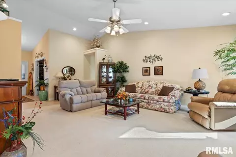 Living - 3516 Glengate Dr, Springfield, IL 62711 photo 4 of 5