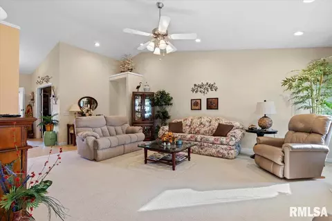 Living - 3516 Glengate Dr, Springfield, IL 62711 photo 2 of 5