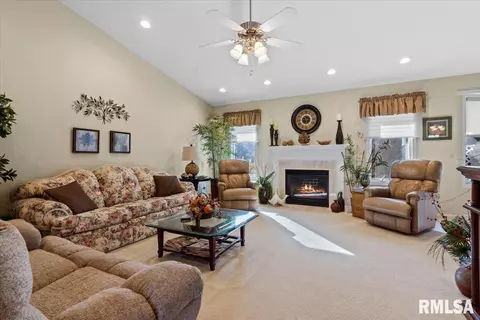 Living - 3516 Glengate Dr, Springfield, IL 62711 photo 1 of 5