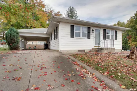 327 N Madison St, Pittsfield, IL 62363