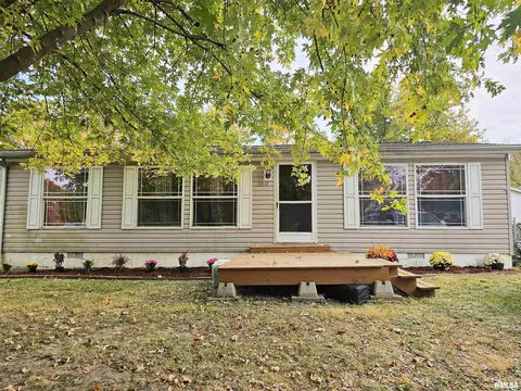 310 N Yates St, Tallula, IL 62688