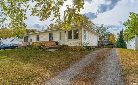 511-513 W North St, Mclean, IL 61754 photo 2