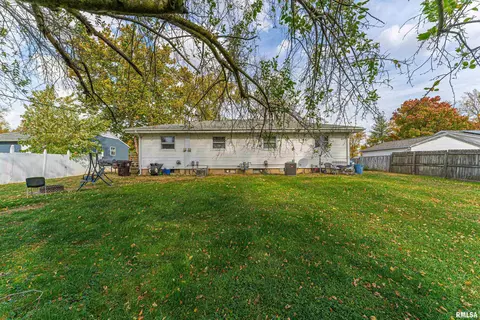 511-513 W North St, Mclean, IL 61754 photo 4