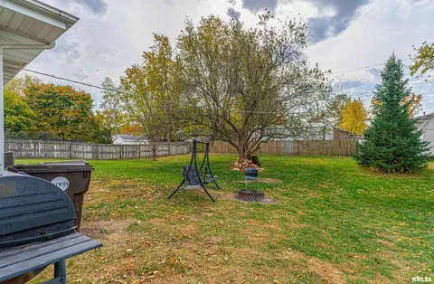 511-513 W North St, Mclean, IL 61754 photo 3