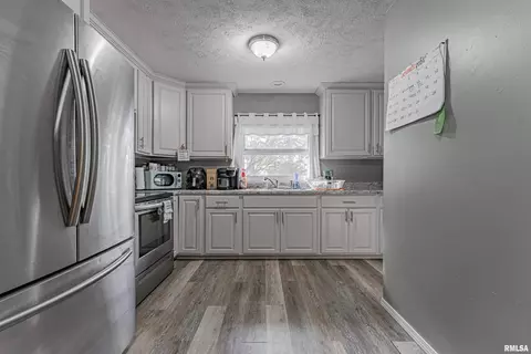 511-513 W North St, Mclean, IL 61754 photo 7