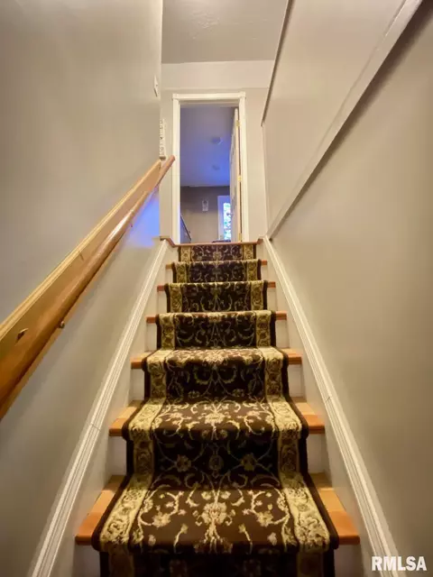 Entry Way - 2425 S 10th St, Springfield, IL 62703 photo 7 of 7