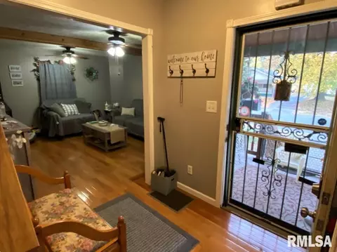 Entry Way - 2425 S 10th St, Springfield, IL 62703 photo 3 of 7