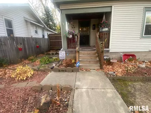 Exterior - 2425 S 10th St, Springfield, IL 62703 photo 3 of 7